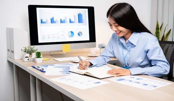 a girl has open and long hair